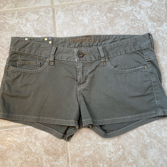NEW Guess Shorts - Picture 2 of 5